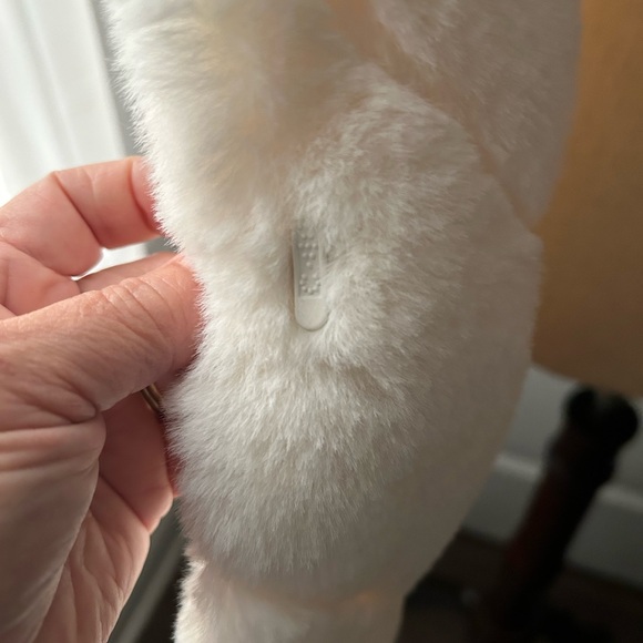 BCB Generation Faux Fur sleeveless lined hooded vest - Picture 10 of 16